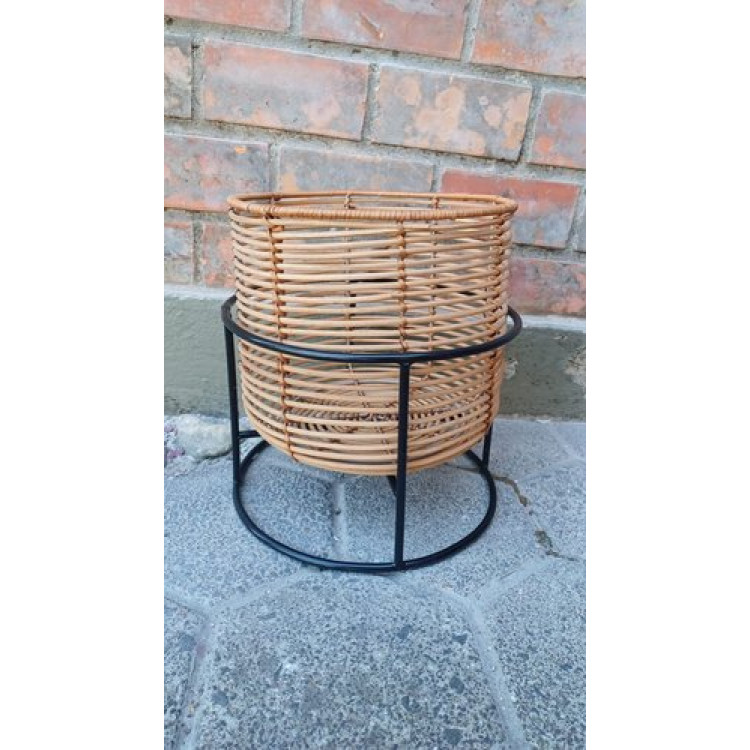 cachepô em rattam com suporte em metal  - Imagem: 2