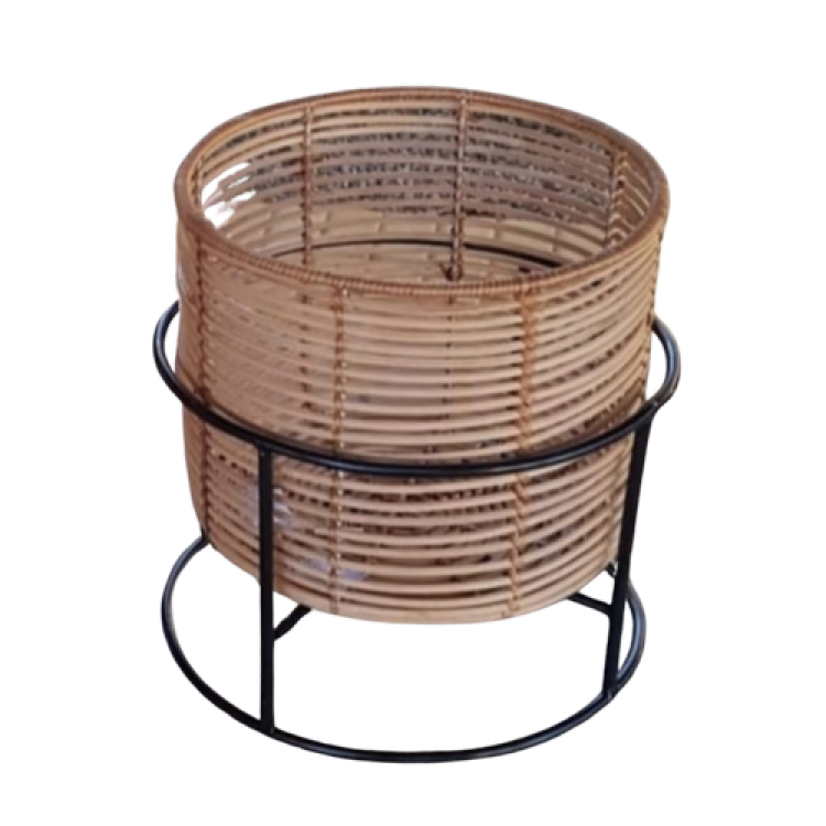 cachepô em rattam com suporte em metal  - Imagem: 1